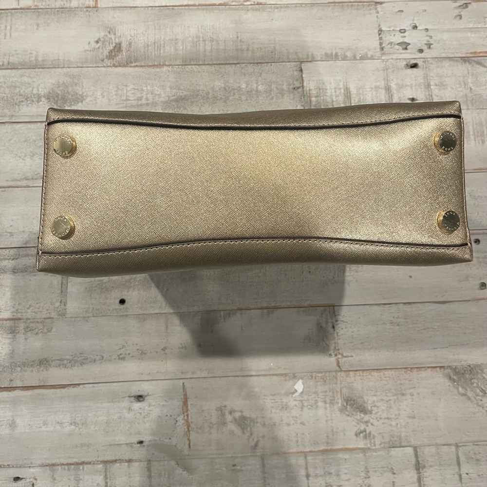 Michael Kors Gold Shoulder Bag with Structured Shape and Curved Handle - Picture 3 of 10
